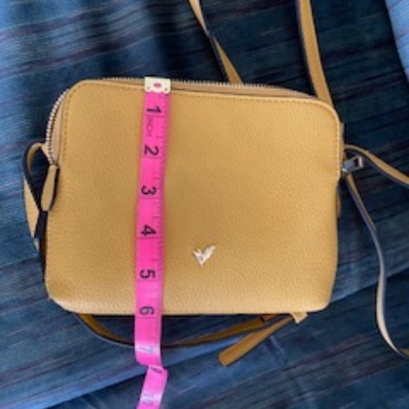 Lily and Ivy small crossbody purse - Picture 4 of 7